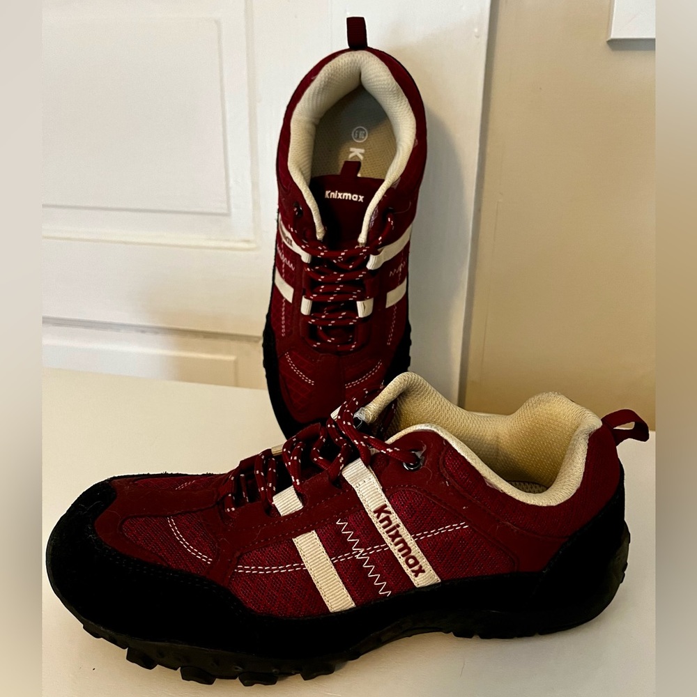 NEW Women’s Knixmax Hiking Shoes - size 8.5W